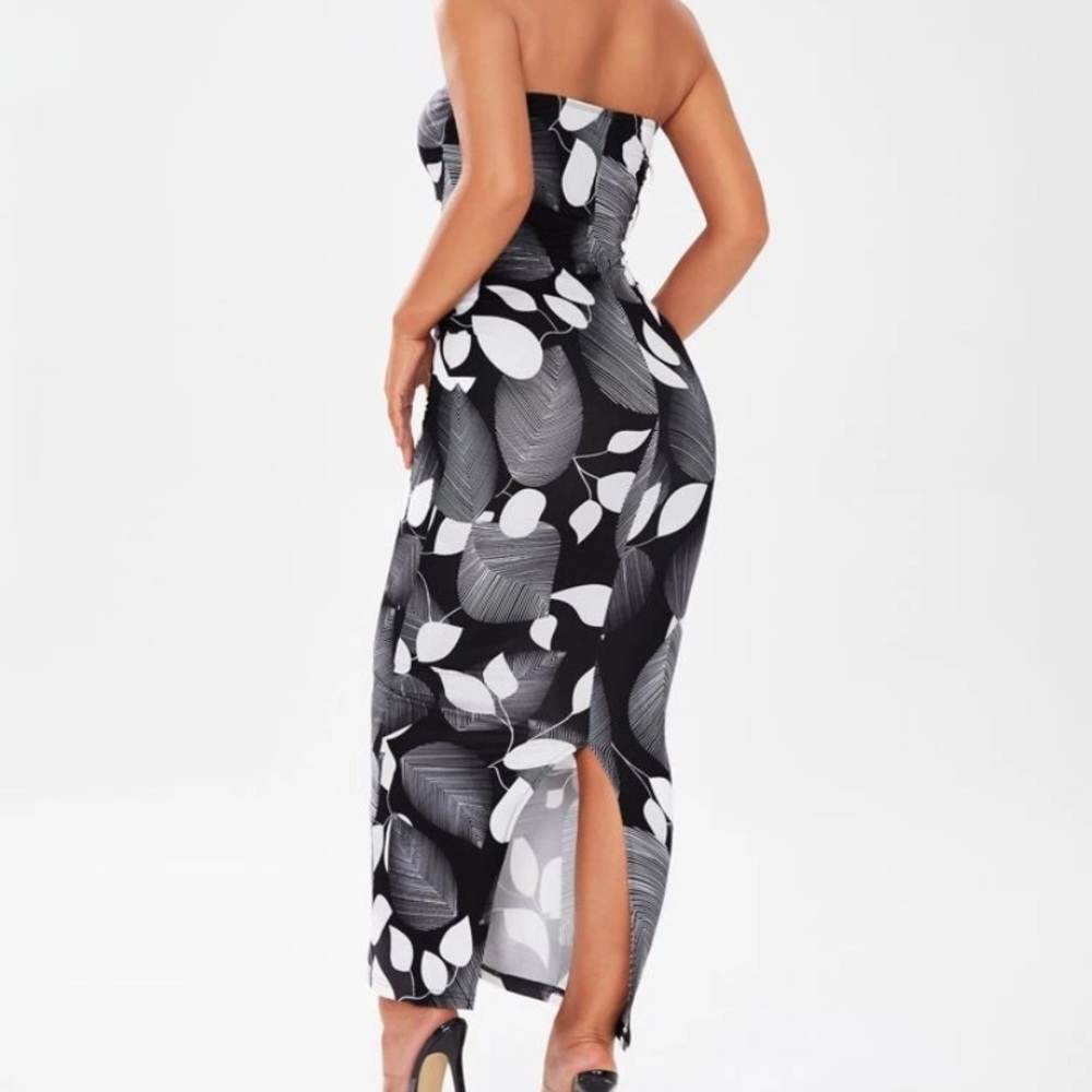 🍃NEW INVENTORY Leaf Print Slit Back Tube Body-con Dress🍃 - Picture 4 of 5